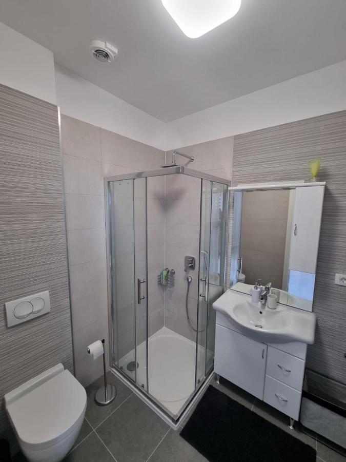 Apartmani Toni เดอร์นิช ภายนอก รูปภาพ