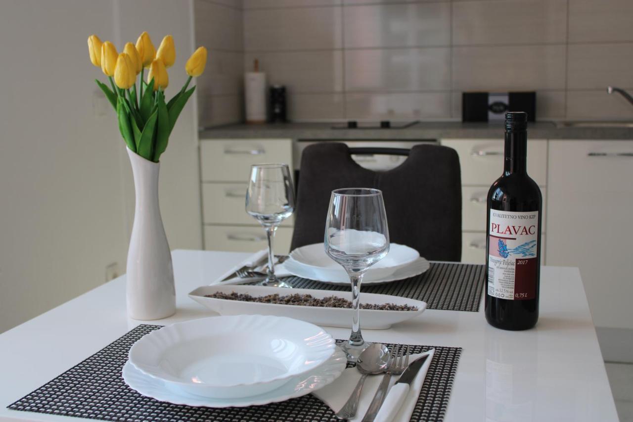 Apartmani Toni เดอร์นิช ภายนอก รูปภาพ