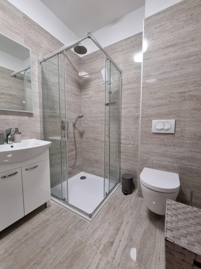 Apartmani Toni เดอร์นิช ภายนอก รูปภาพ
