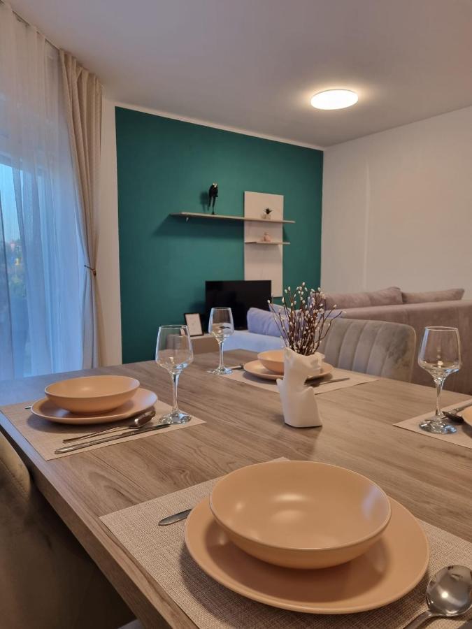 Apartmani Toni เดอร์นิช ภายนอก รูปภาพ