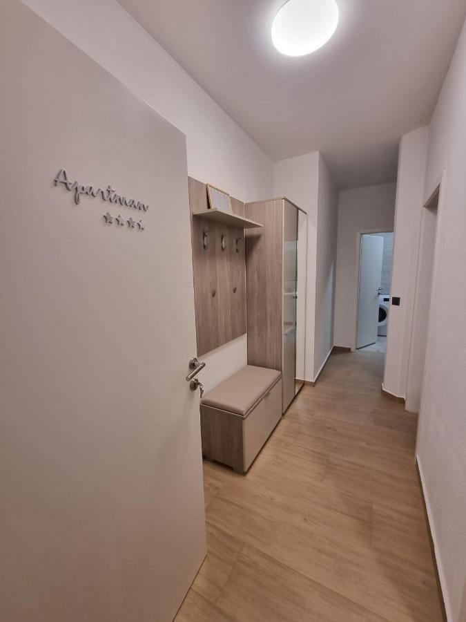 Apartmani Toni เดอร์นิช ภายนอก รูปภาพ