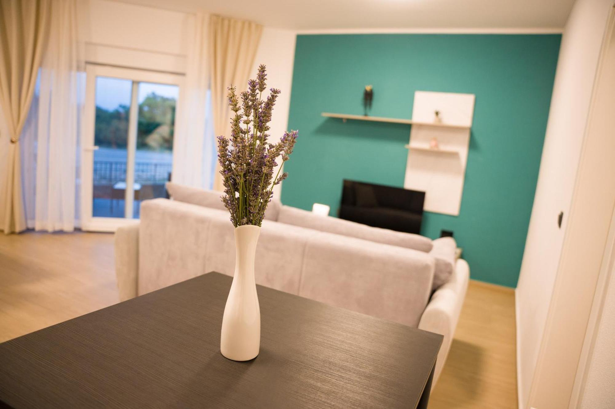 Apartmani Toni เดอร์นิช ภายนอก รูปภาพ