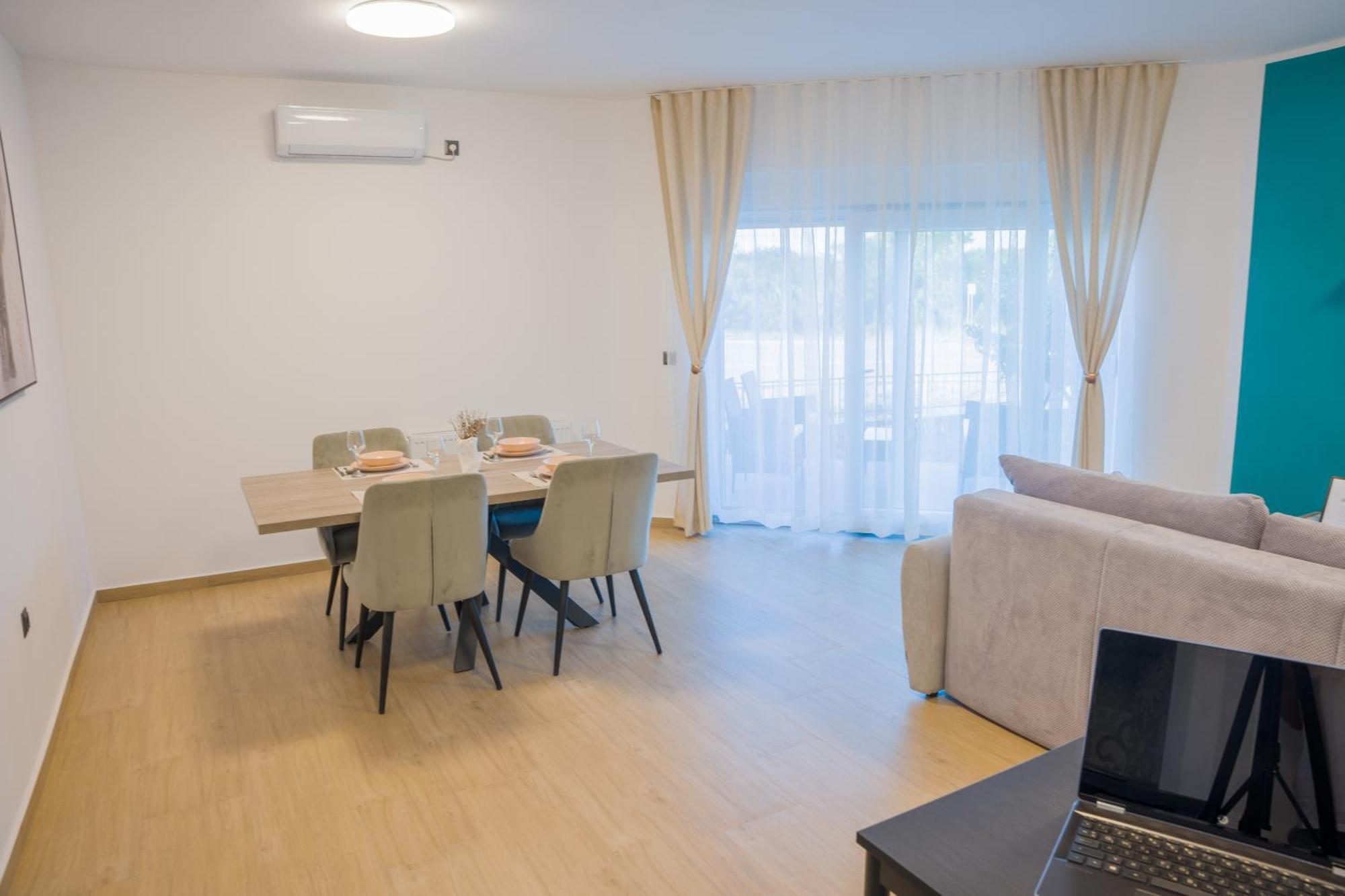 Apartmani Toni เดอร์นิช ภายนอก รูปภาพ
