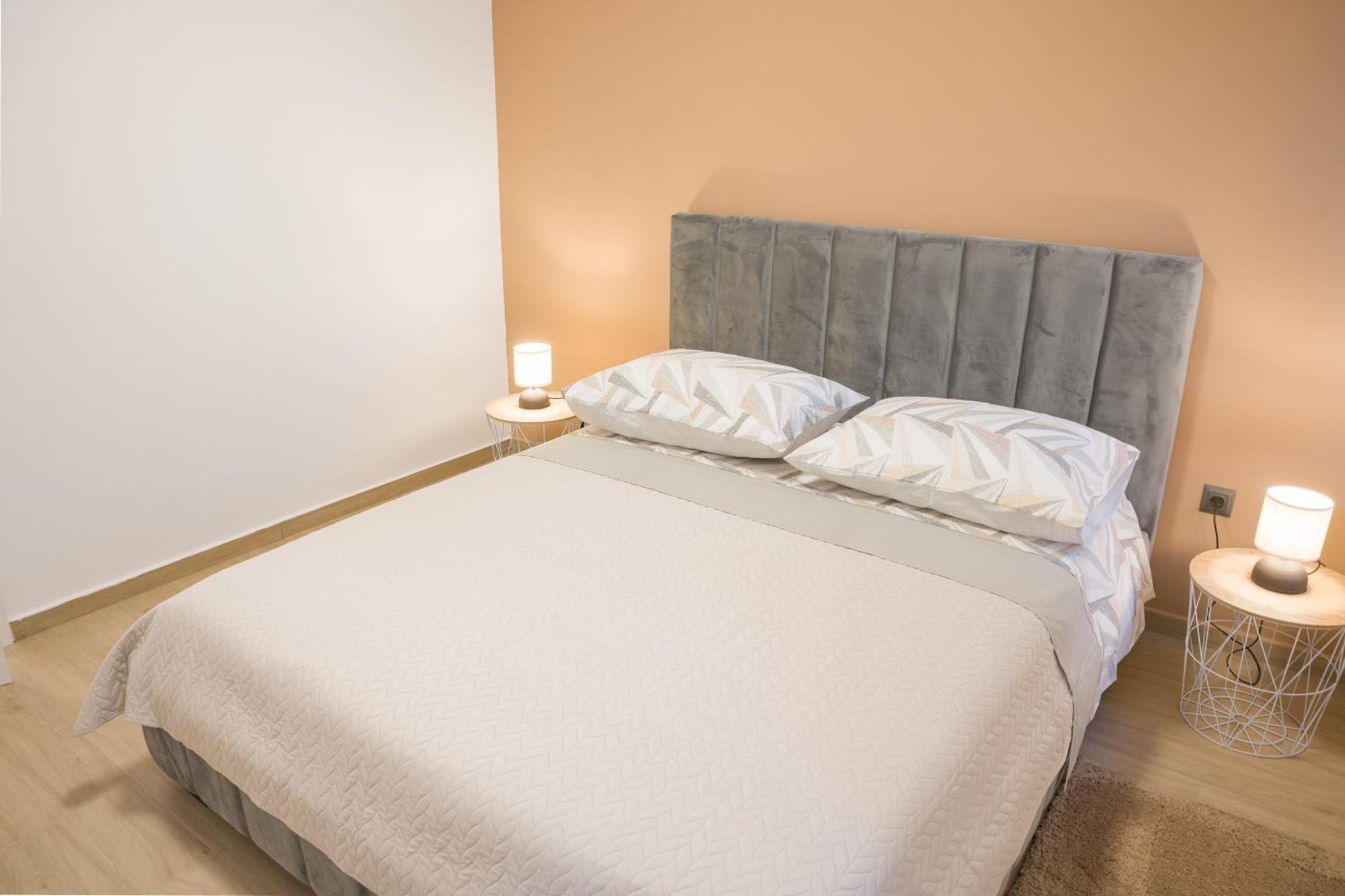 Apartmani Toni เดอร์นิช ภายนอก รูปภาพ