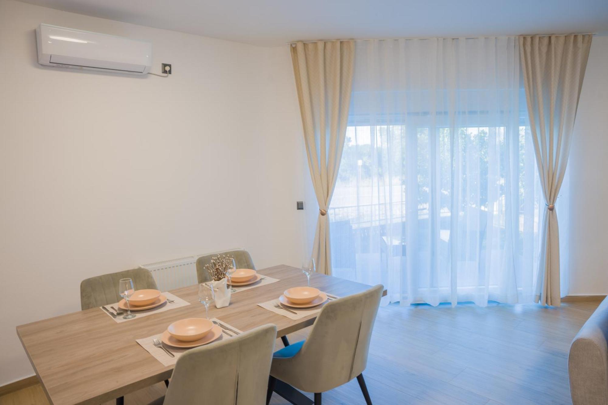 Apartmani Toni เดอร์นิช ภายนอก รูปภาพ