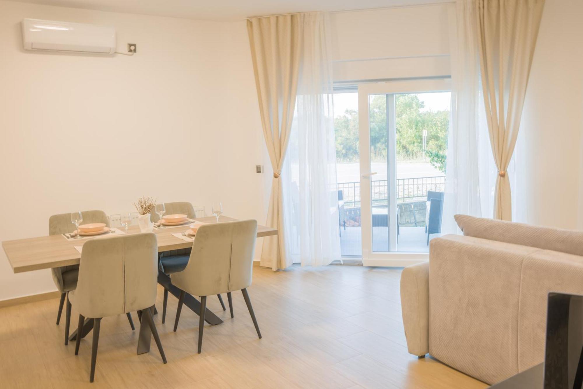 Apartmani Toni เดอร์นิช ภายนอก รูปภาพ