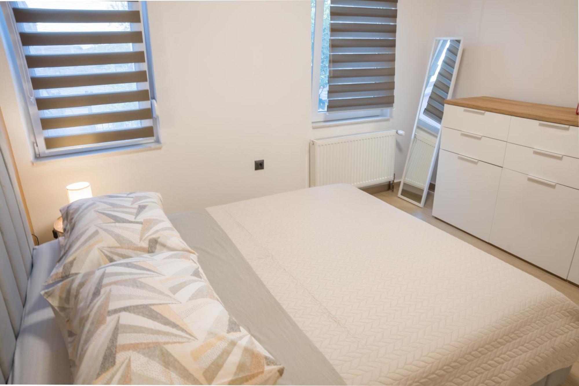 Apartmani Toni เดอร์นิช ภายนอก รูปภาพ